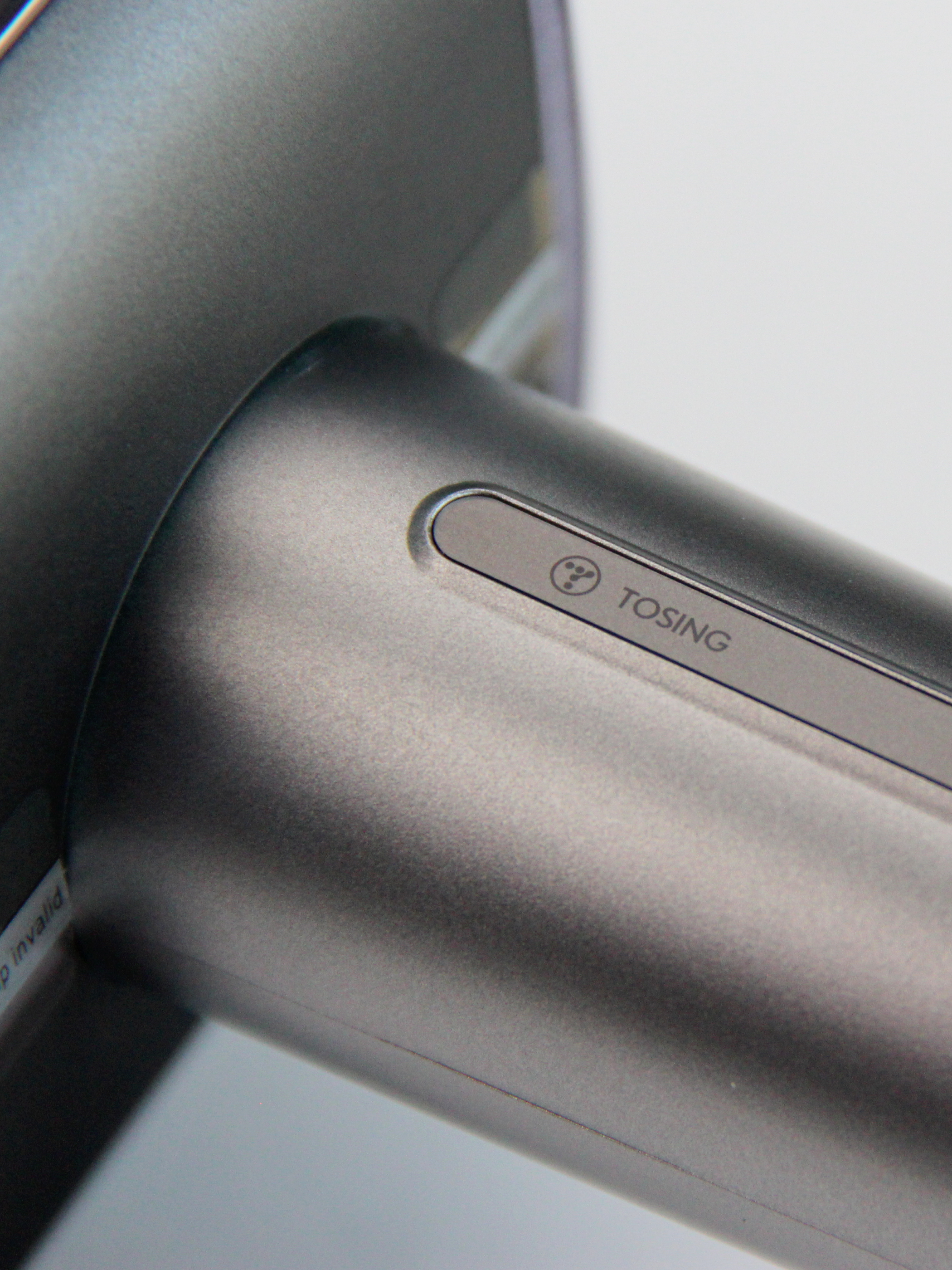 логотип Tosing на ручке